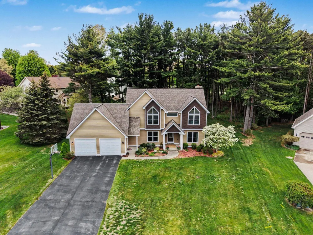 205 Woodlark Court Park Township, MI 49424