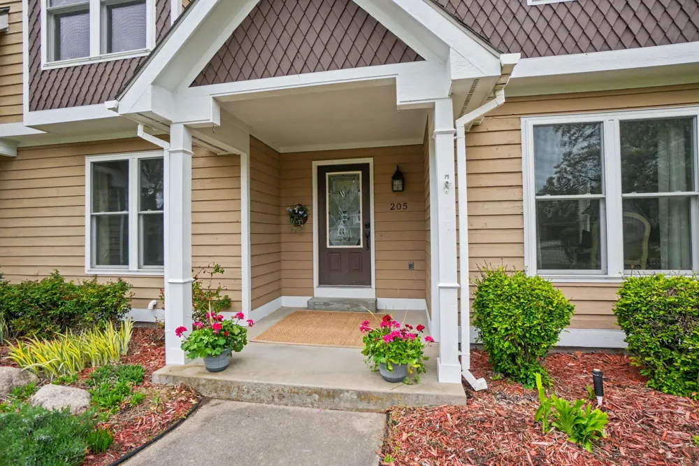 205 Woodlark Court Park Township, MI 49424
