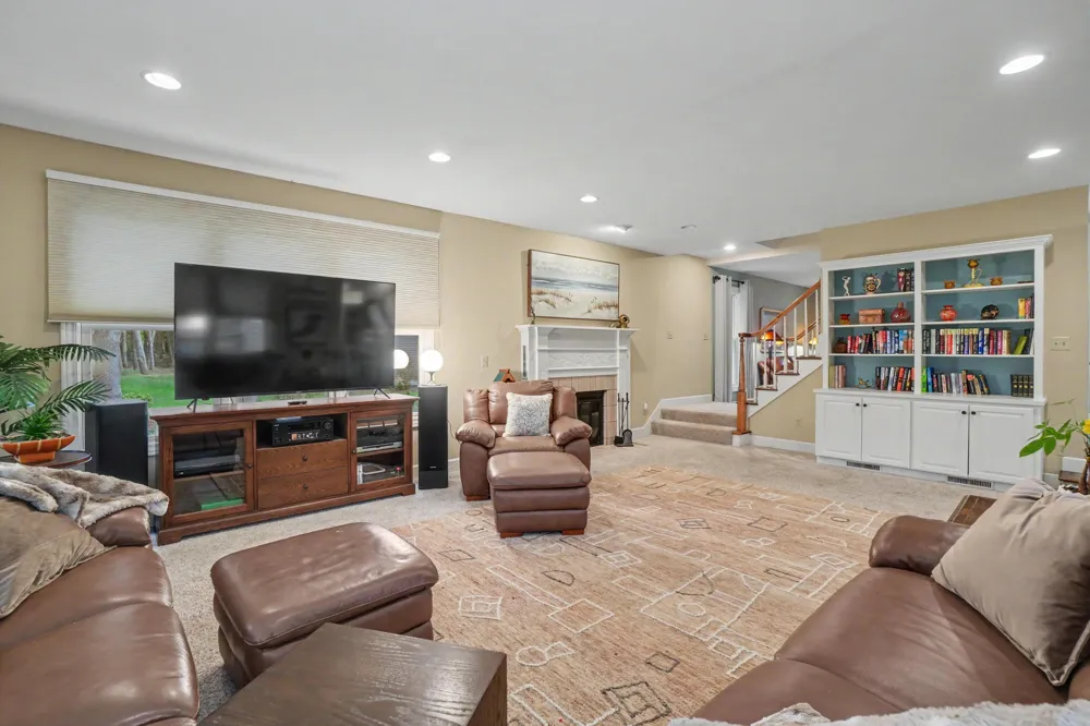 205 Woodlark Court Park Township, MI 49424