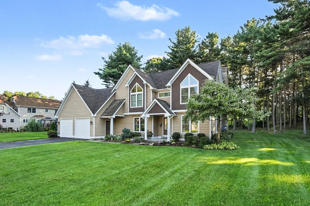 205 Woodlark Court Park Township, MI 49424