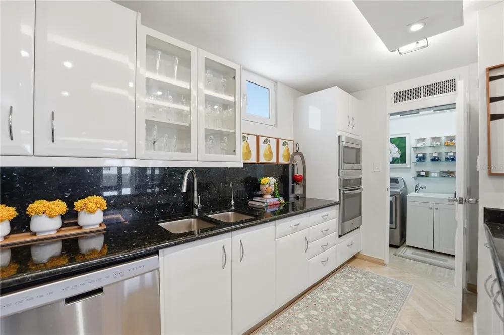 100 JUAN A. CORRETJER #PH-705 Old San Juan, PR 00901
