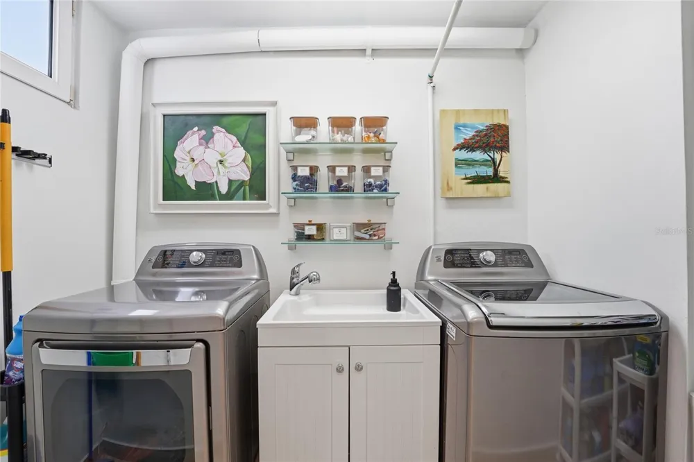 100 JUAN A. CORRETJER #PH-705 Old San Juan, PR 00901