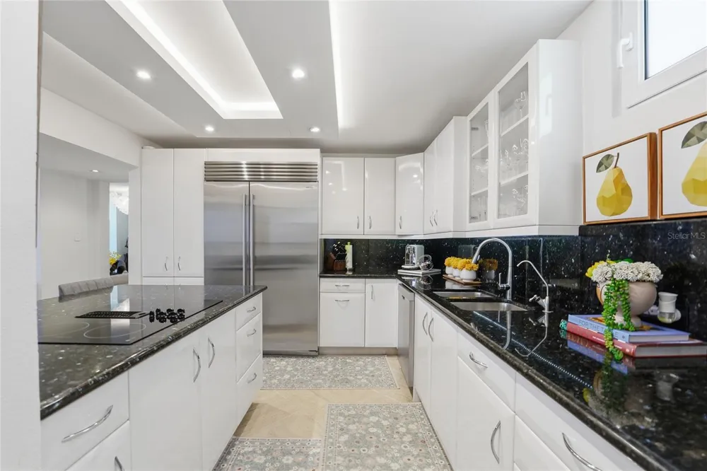 100 JUAN A. CORRETJER #PH-705 Old San Juan, PR 00901