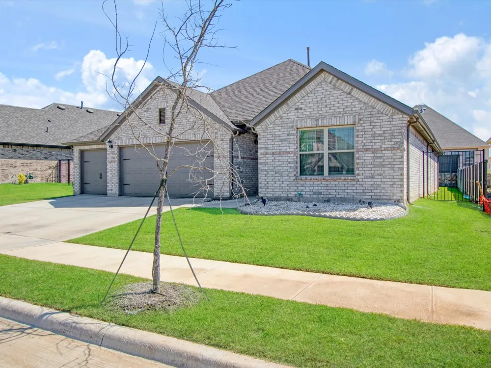 3541 Redbud Flower Trail Prairie Ridge, TX 76084