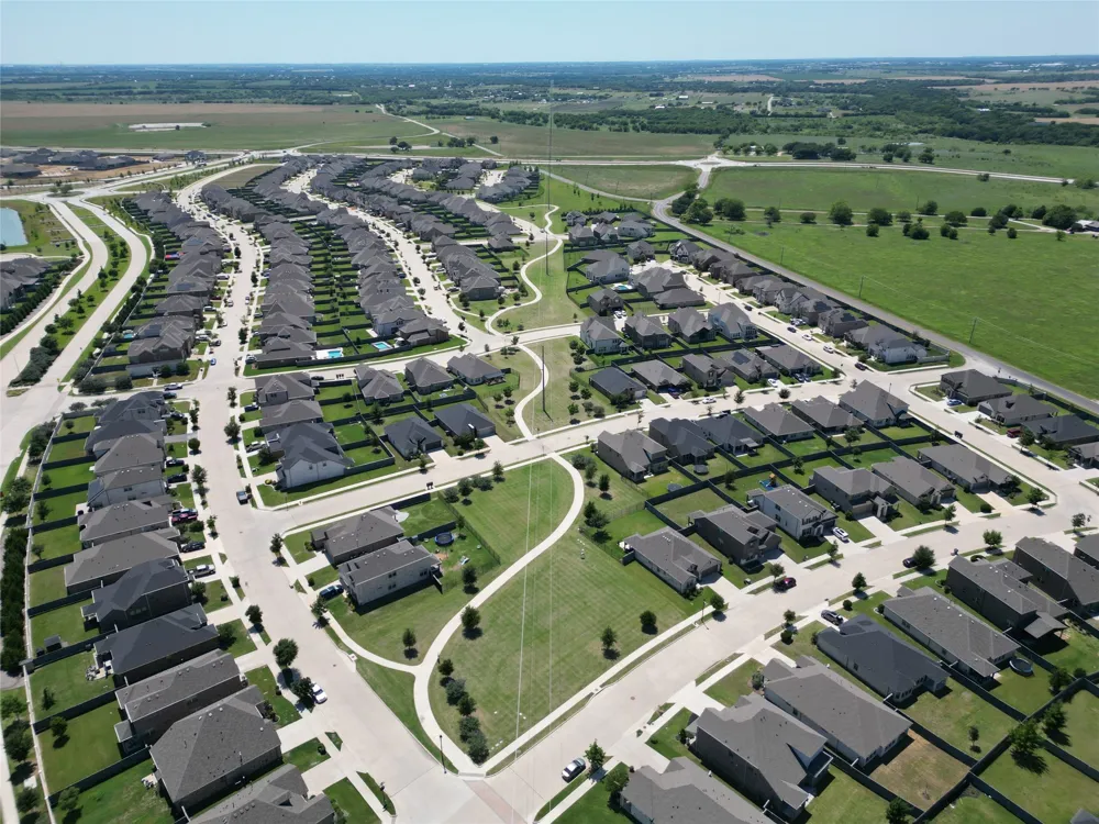 3541 Redbud Flower Trail Prairie Ridge, TX 76084
