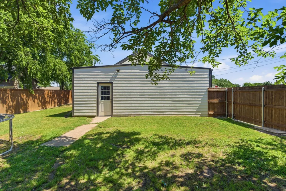 401 W Mesquite Street Gunter, TX 75058
