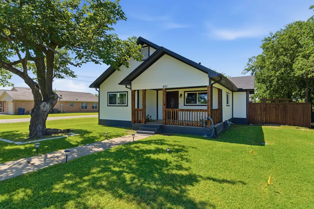 401 W Mesquite Street Gunter, TX 75058