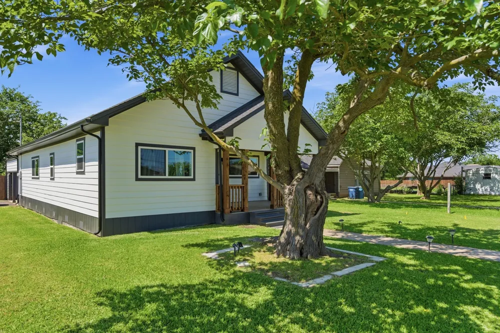 401 W Mesquite Street Gunter, TX 75058