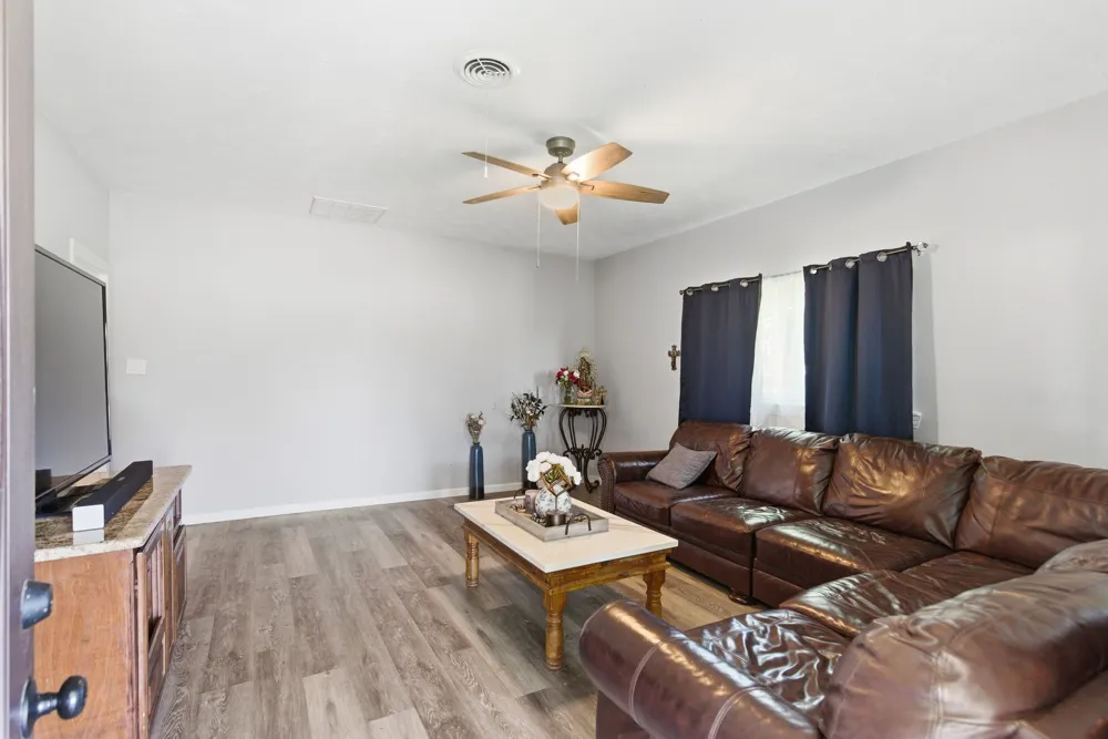 401 W Mesquite Street Gunter, TX 75058
