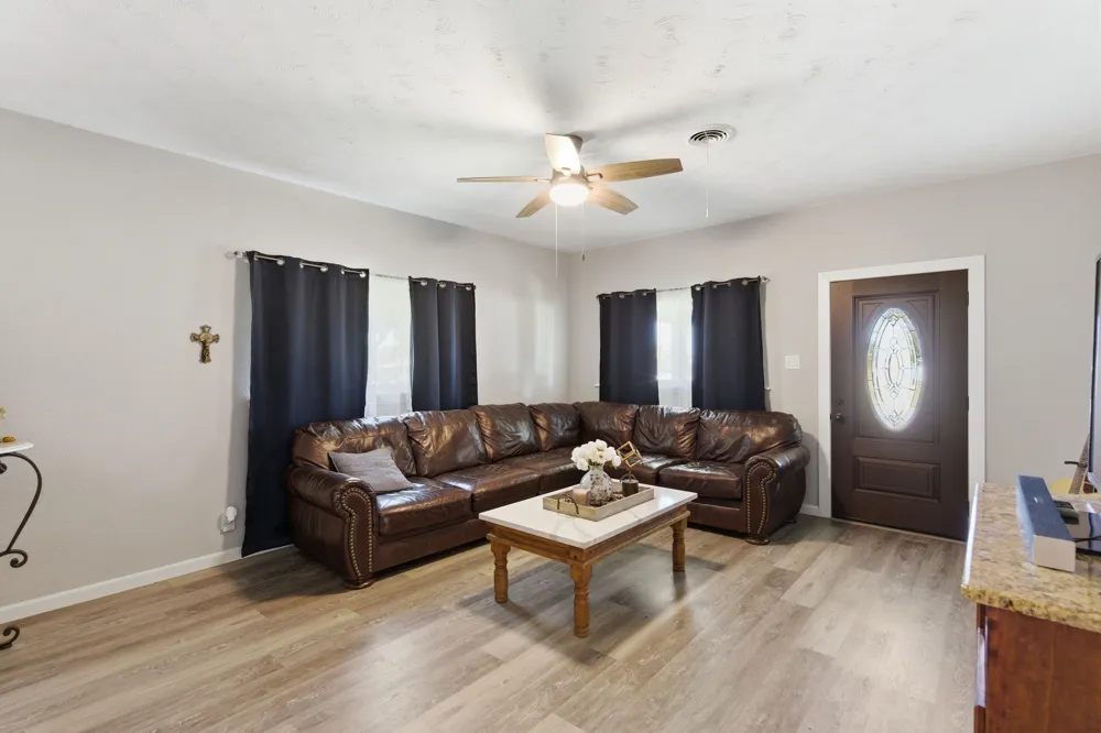 401 W Mesquite Street Gunter, TX 75058