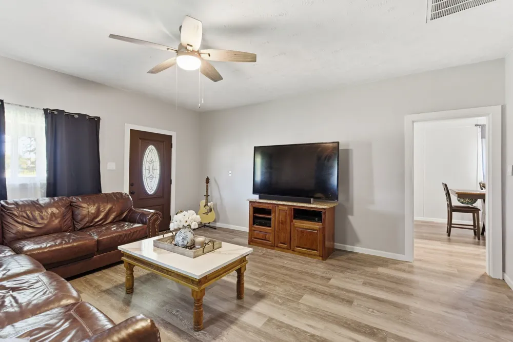 401 W Mesquite Street Gunter, TX 75058