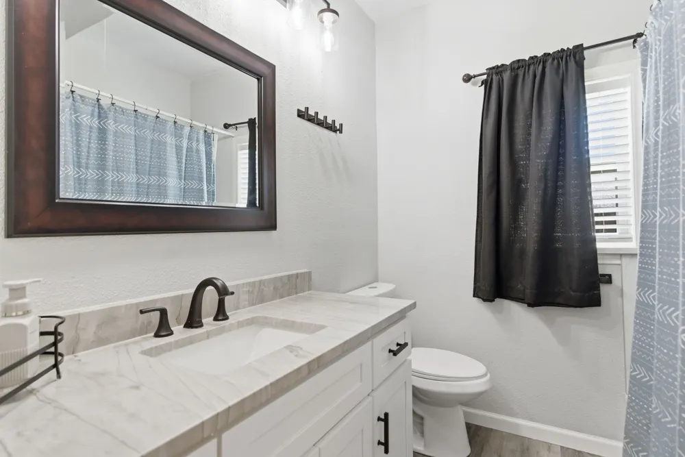 401 W Mesquite Street Gunter, TX 75058