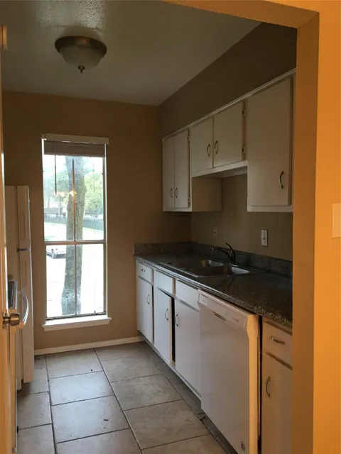 5625 Antoine Drive #102