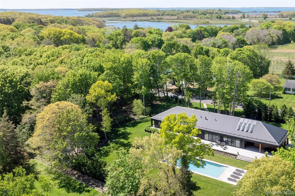 1895 Pequash Avenue Cutchogue, NY 11935