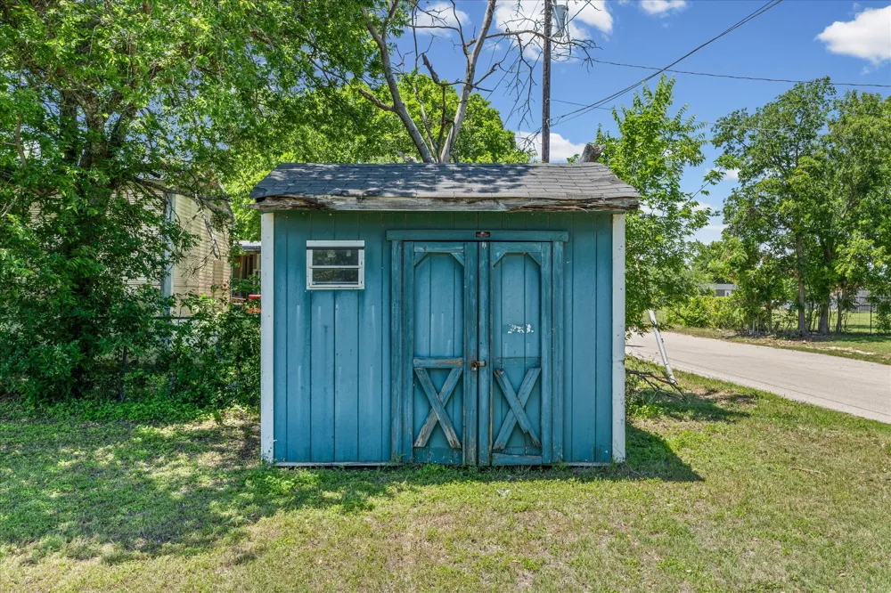 700 3rd Street McGregor, TX 76657