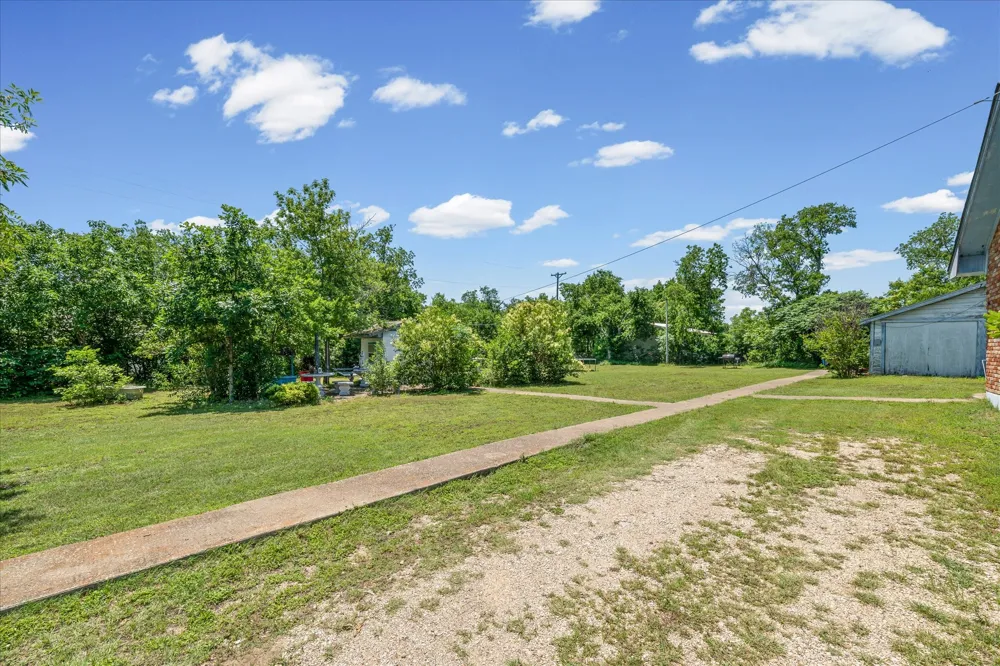 700 3rd Street McGregor, TX 76657