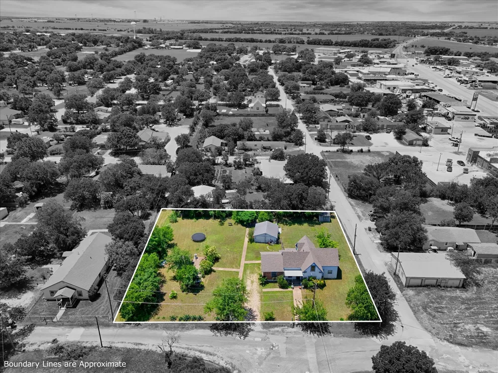 700 3rd Street McGregor, TX 76657