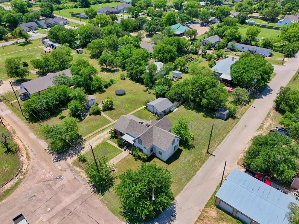 700 3rd Street McGregor, TX 76657