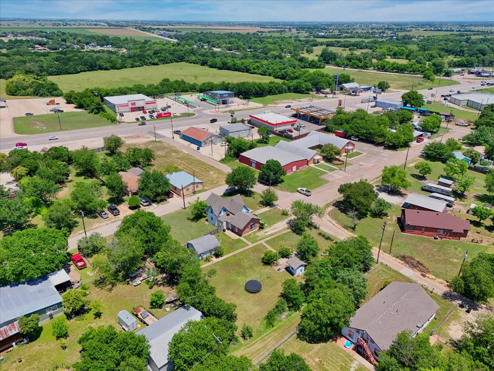 700 3rd Street McGregor, TX 76657