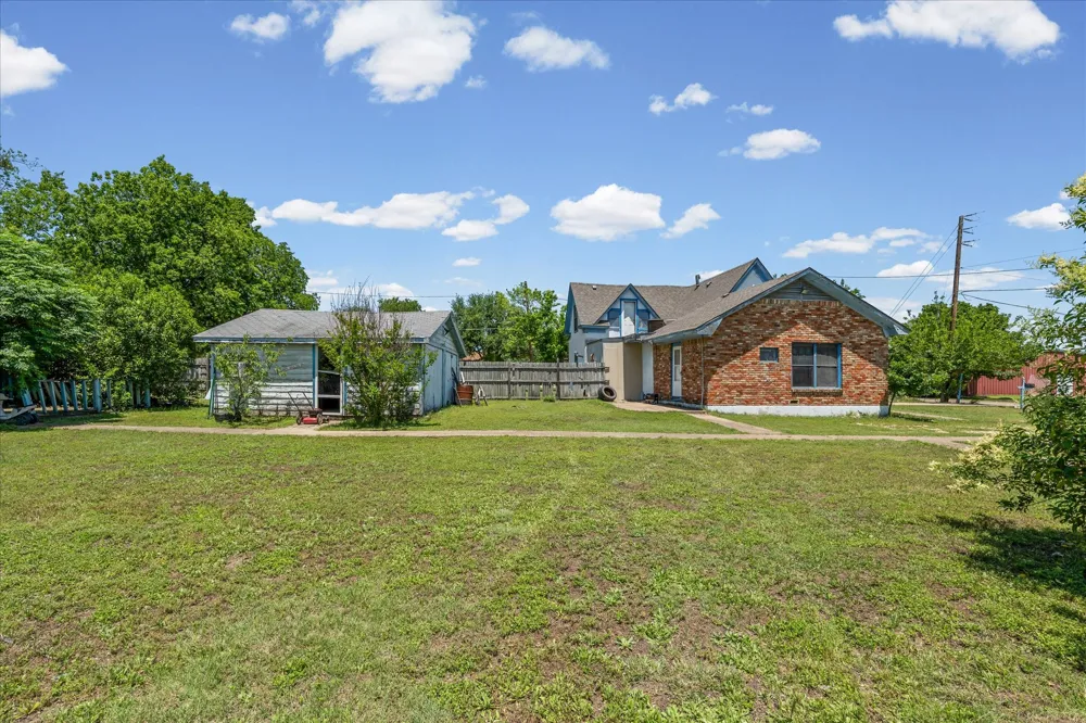 700 3rd Street McGregor, TX 76657