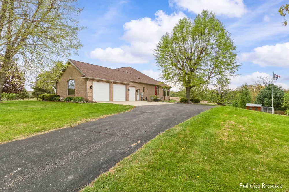 275 W Brogan Road Baltimore Township, MI 49058