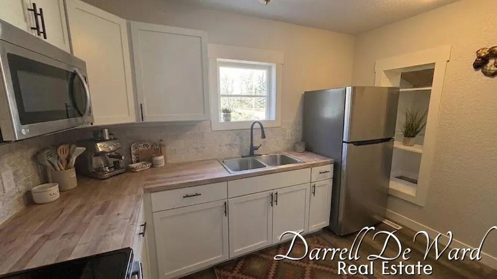 8425 Holland Road Belvidere Township, MI 48886