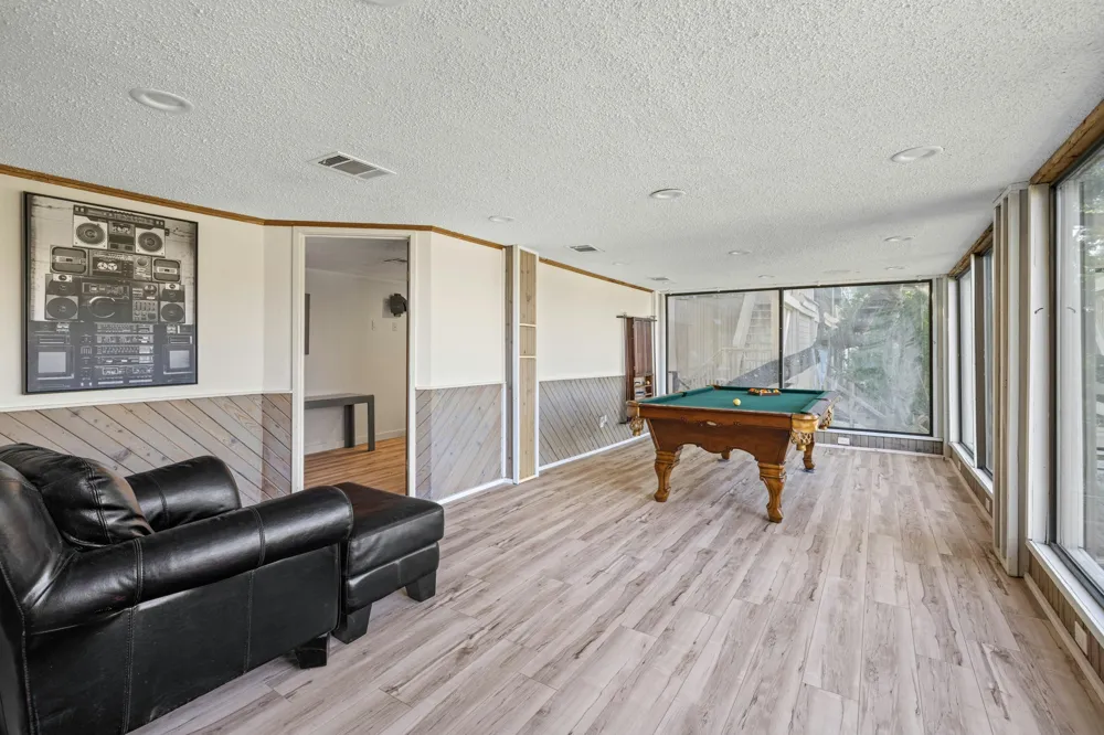 537 Venture Boulevard S Point Venture, TX 78645