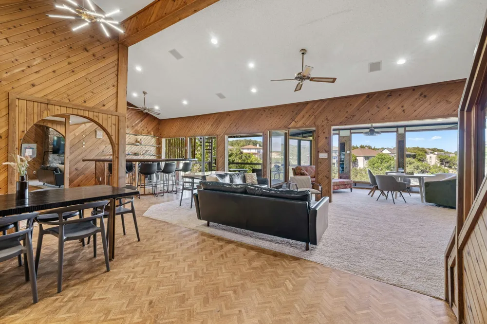 537 Venture Boulevard S Point Venture, TX 78645