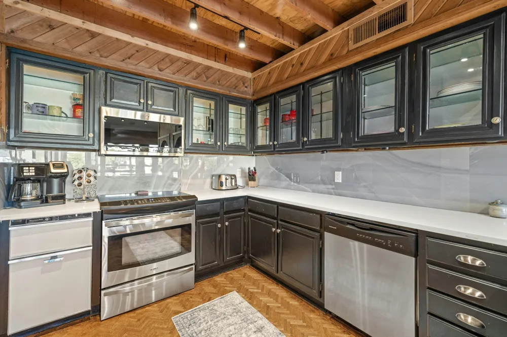 537 Venture Boulevard S Point Venture, TX 78645