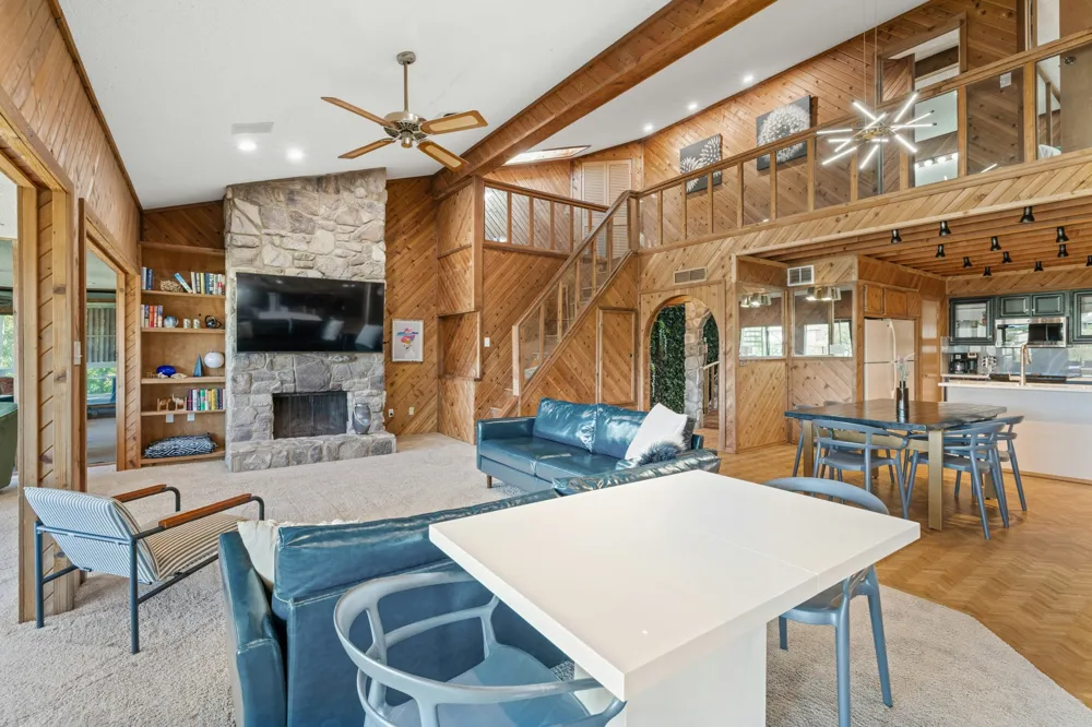 537 Venture Boulevard S Point Venture, TX 78645