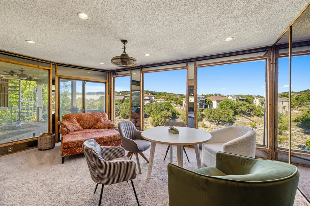 537 Venture Boulevard S Point Venture, TX 78645