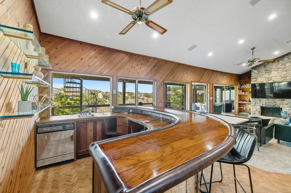 537 Venture Boulevard S Point Venture, TX 78645