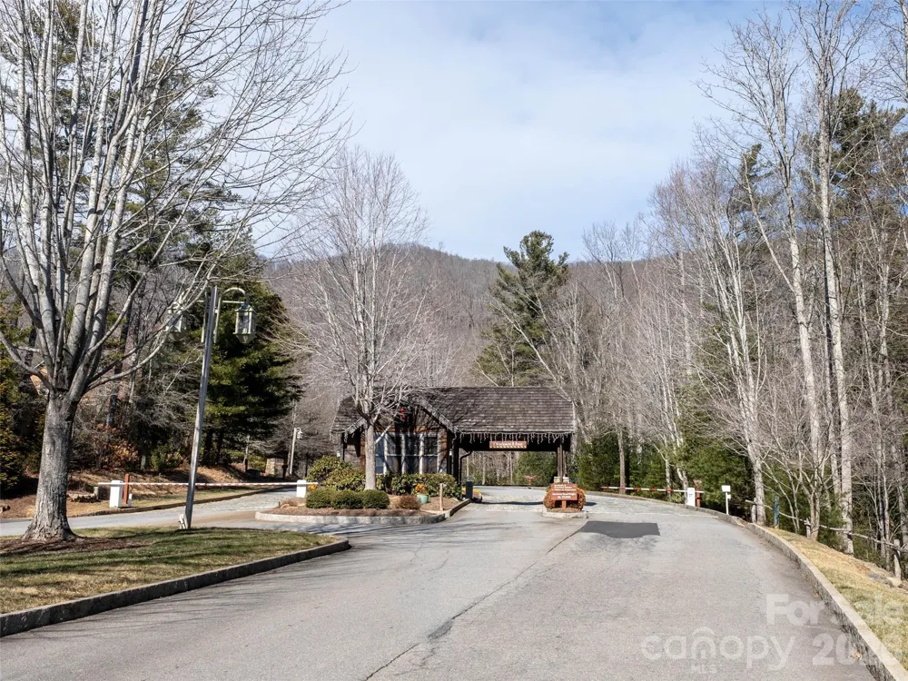 9997 Southcliff Parkway Fairview, NC 28730