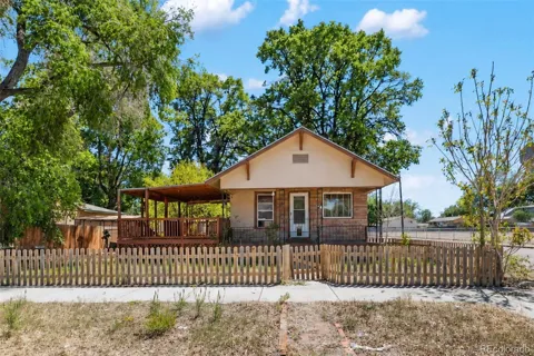 1020 W Arroyo