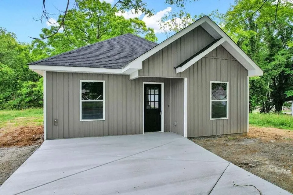 22 Ingleside Avenue Englewood, TN 37329