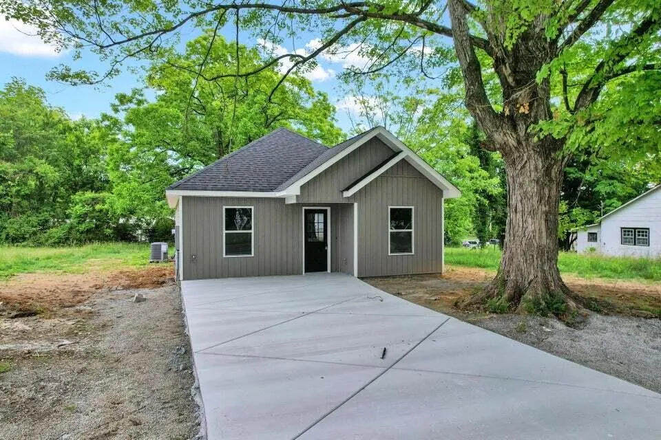 22 Ingleside Avenue Englewood, TN 37329