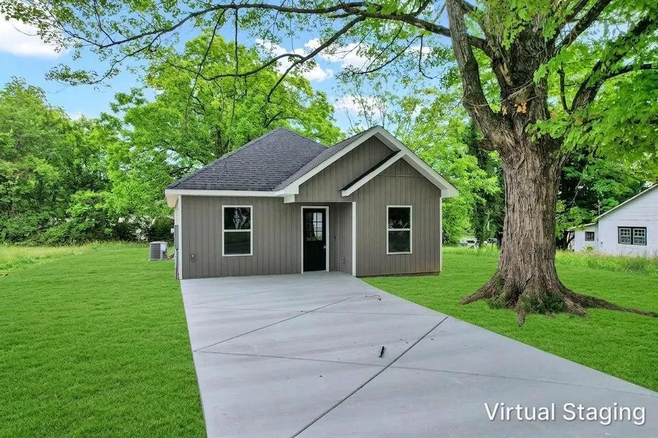 22 Ingleside Avenue Englewood, TN 37329
