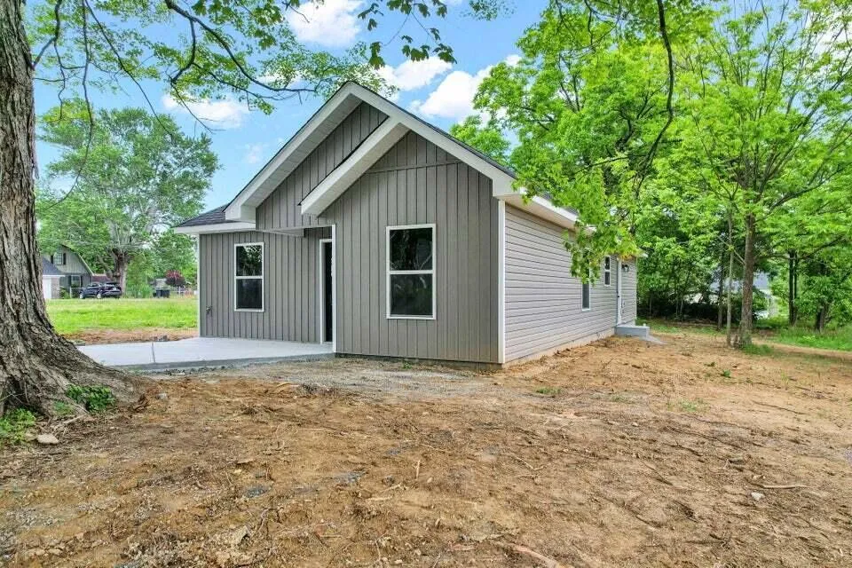 22 Ingleside Avenue Englewood, TN 37329