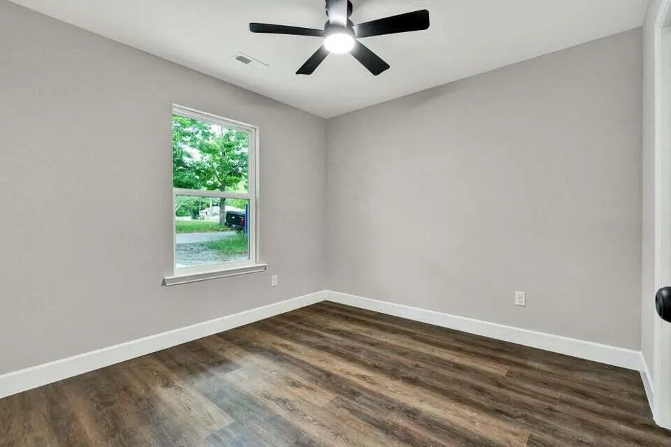 22 Ingleside Avenue Englewood, TN 37329