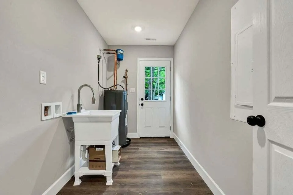 22 Ingleside Avenue Englewood, TN 37329