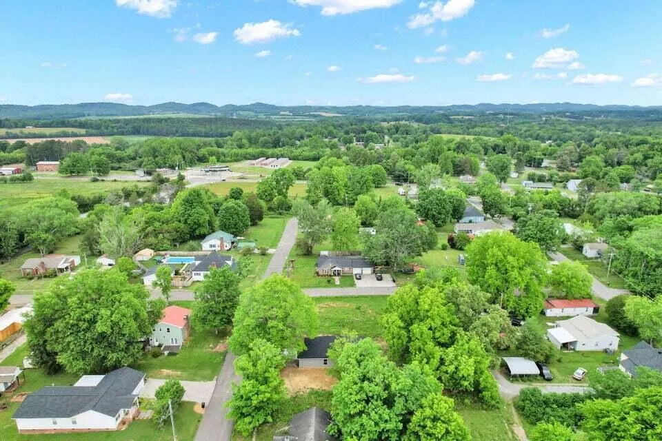 22 Ingleside Avenue Englewood, TN 37329