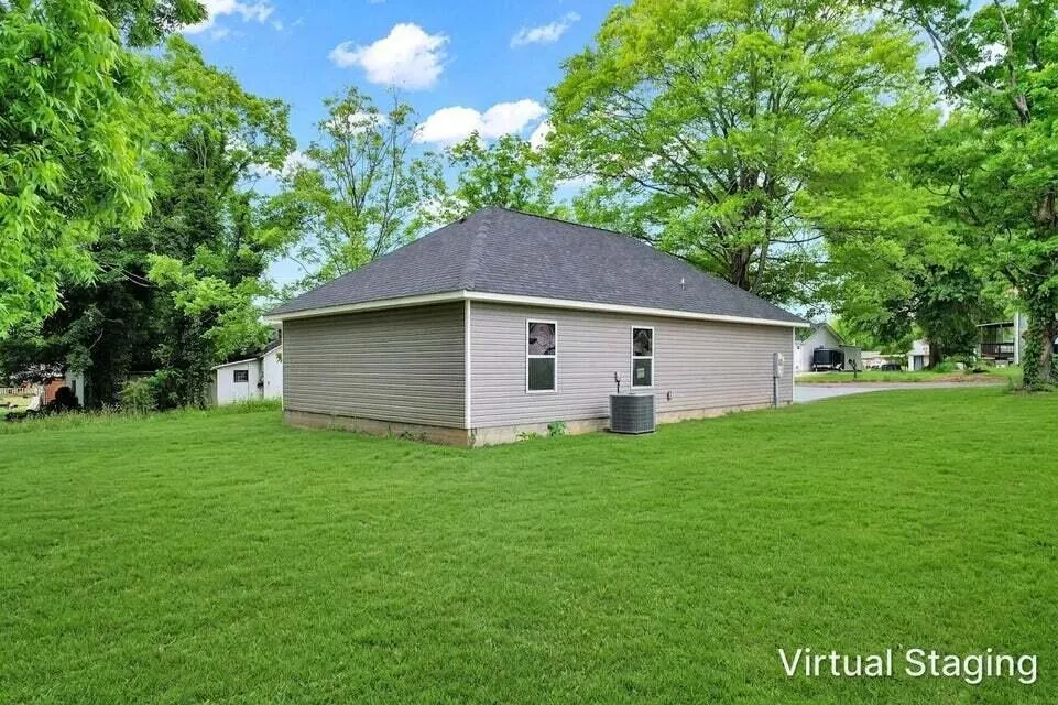 22 Ingleside Avenue Englewood, TN 37329