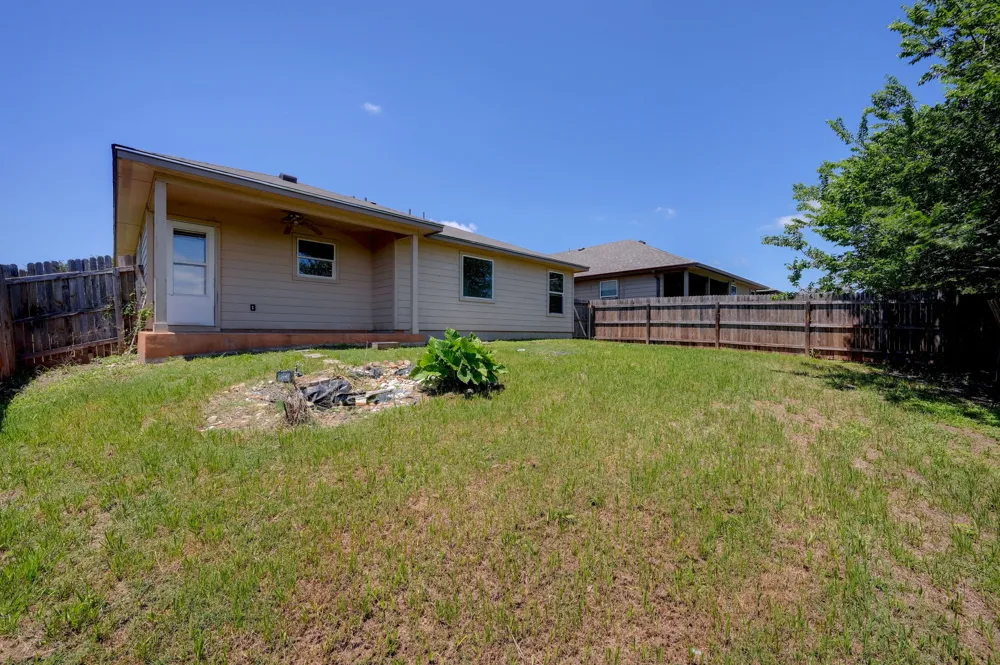 209 Hoya Lane San Marcos, TX 78666