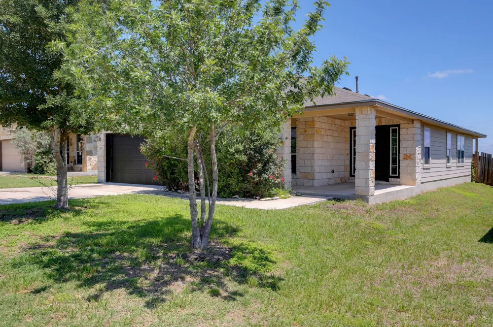 209 Hoya Lane San Marcos, TX 78666