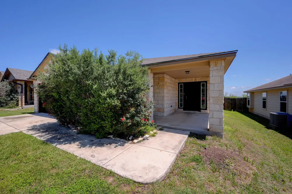 209 Hoya Lane San Marcos, TX 78666