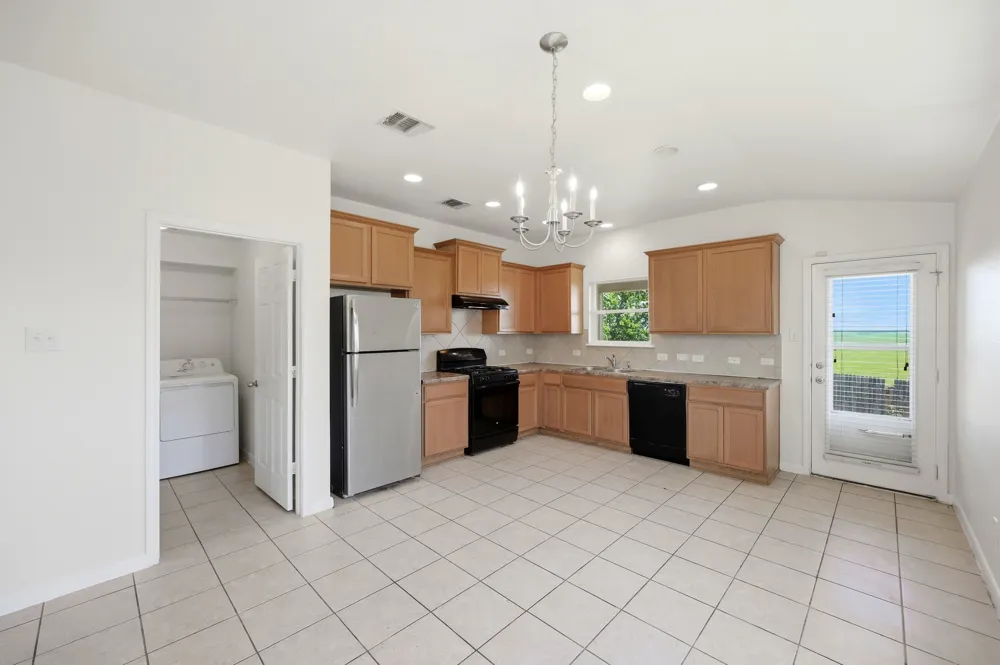 209 Hoya Lane San Marcos, TX 78666