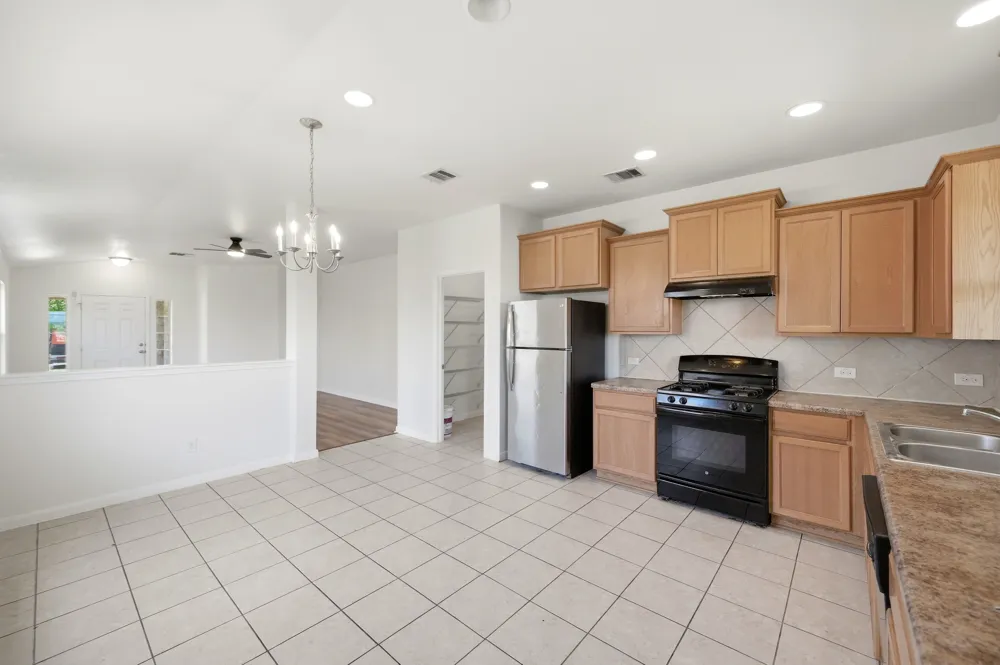 209 Hoya Lane San Marcos, TX 78666