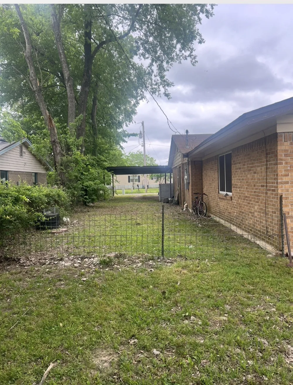 440 S Bois D Arc Street Blossom, TX 75416
