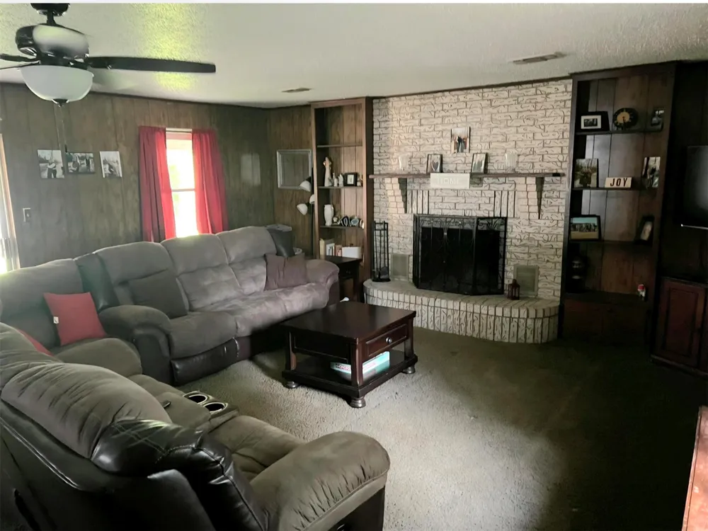 440 S Bois D Arc Street Blossom, TX 75416