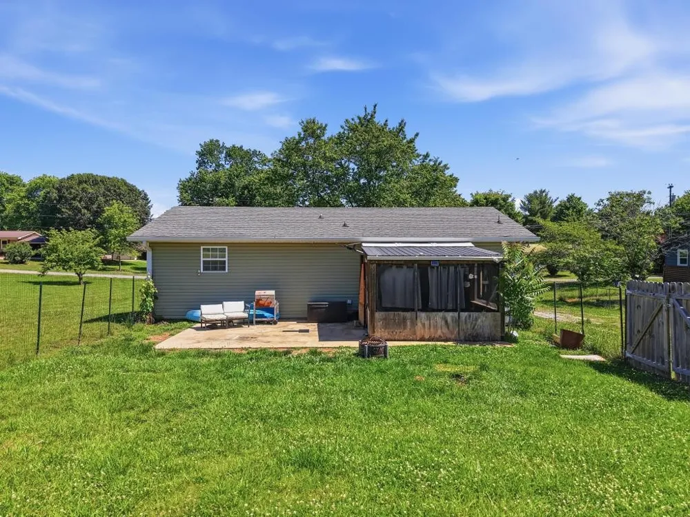 163 Haley Ave Doyle, TN 38559